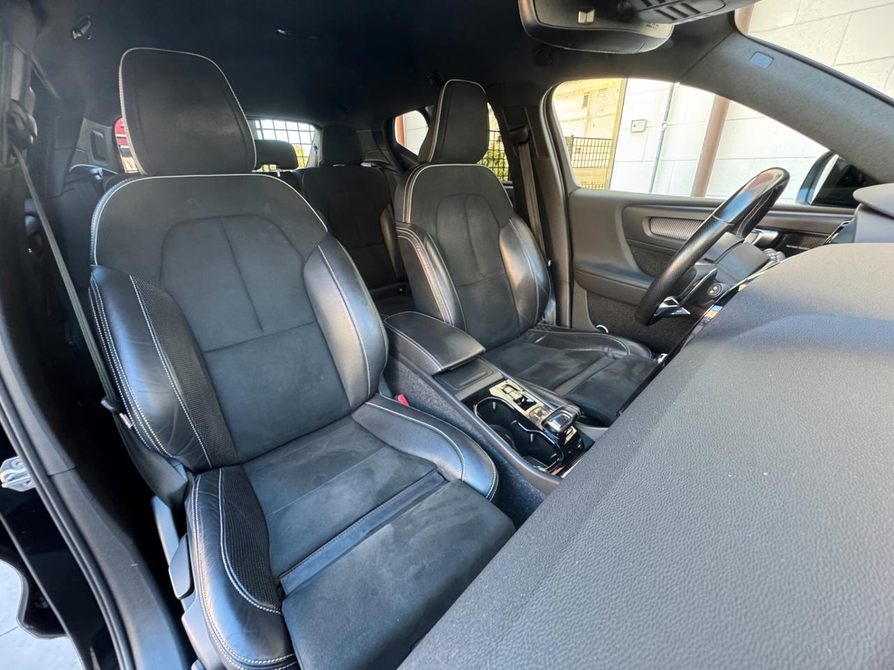 VOLVO XC40 2.0 D3 R-DESIGN AWD GEARTRONIC 150CV