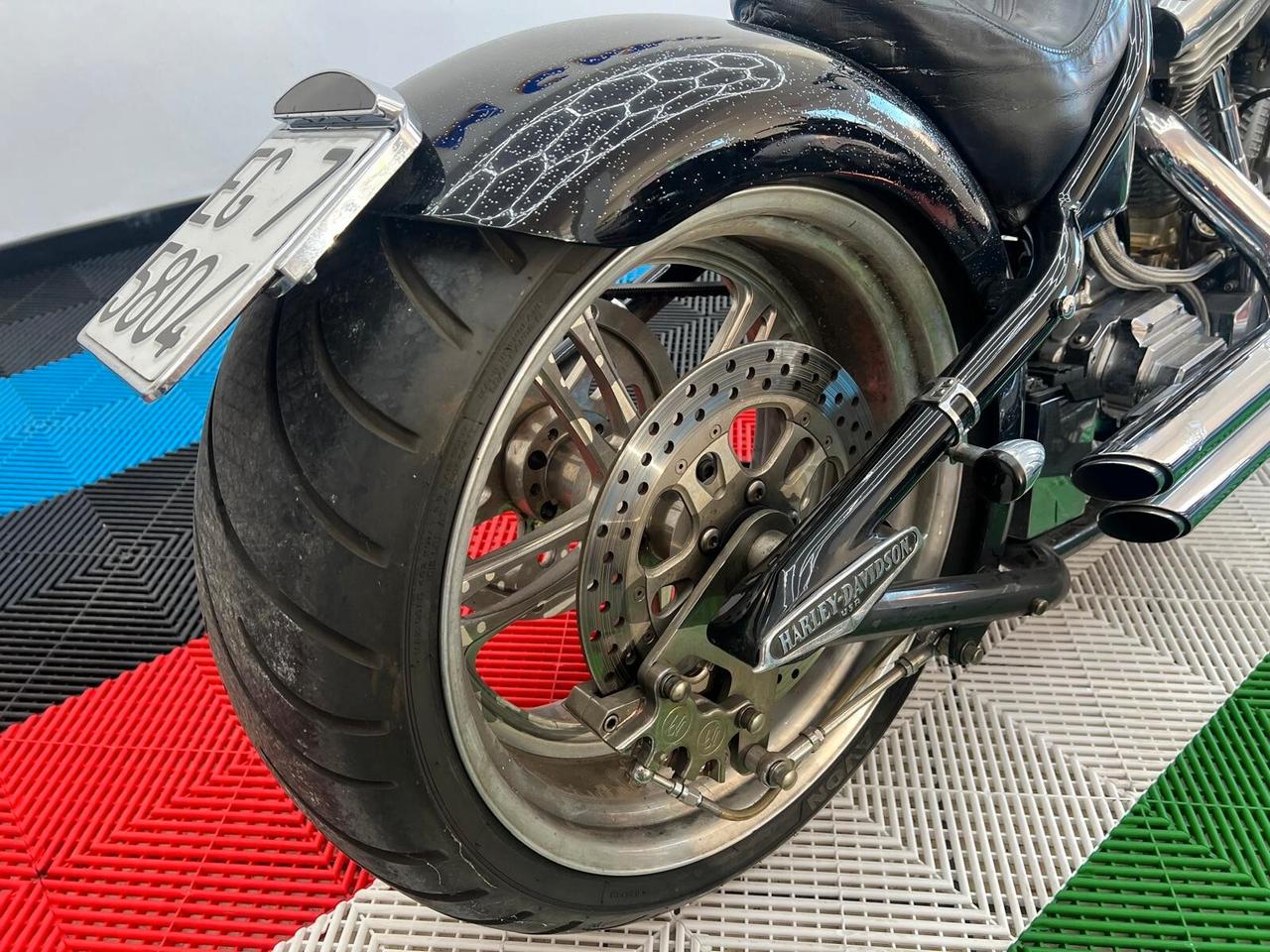 HARLEY-DAVIDSON REDNEK LOWLIFE