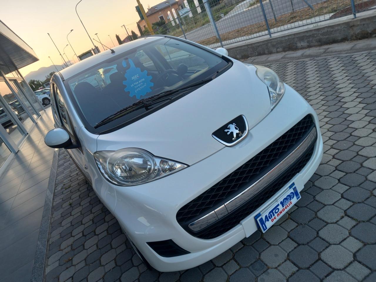 Peugeot 107 * RESTYLING* 1.0 5 PORTE 2Tronic CAMBIO AUTOMATICO