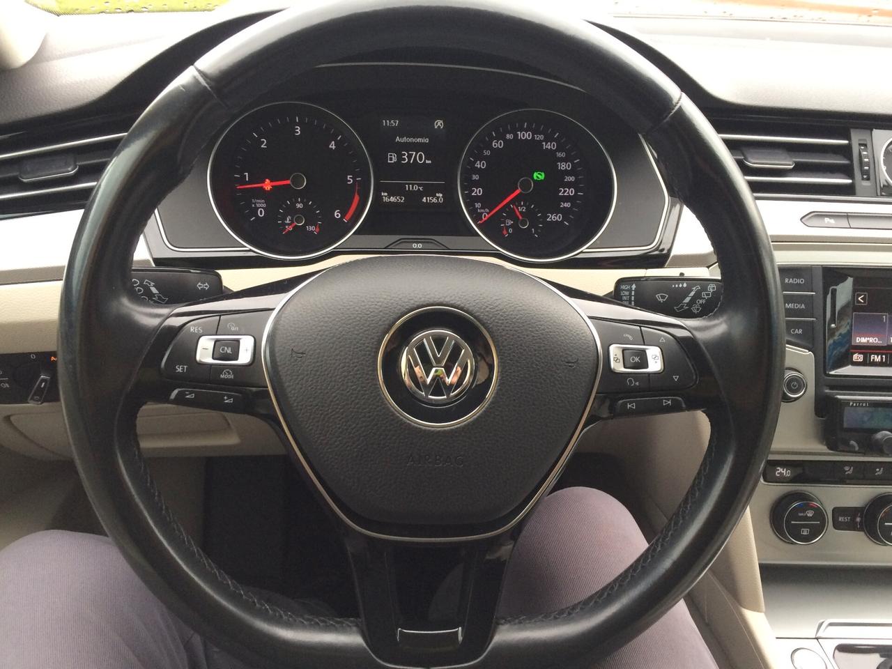 Volkswagen Passat 1.6 TDI DSG R-LINE BlueMotion tagliandata !