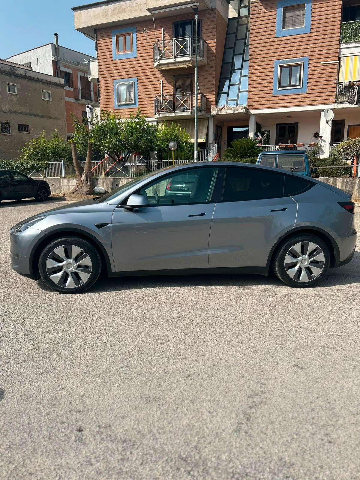 Tesla Model Y Long Range AWD