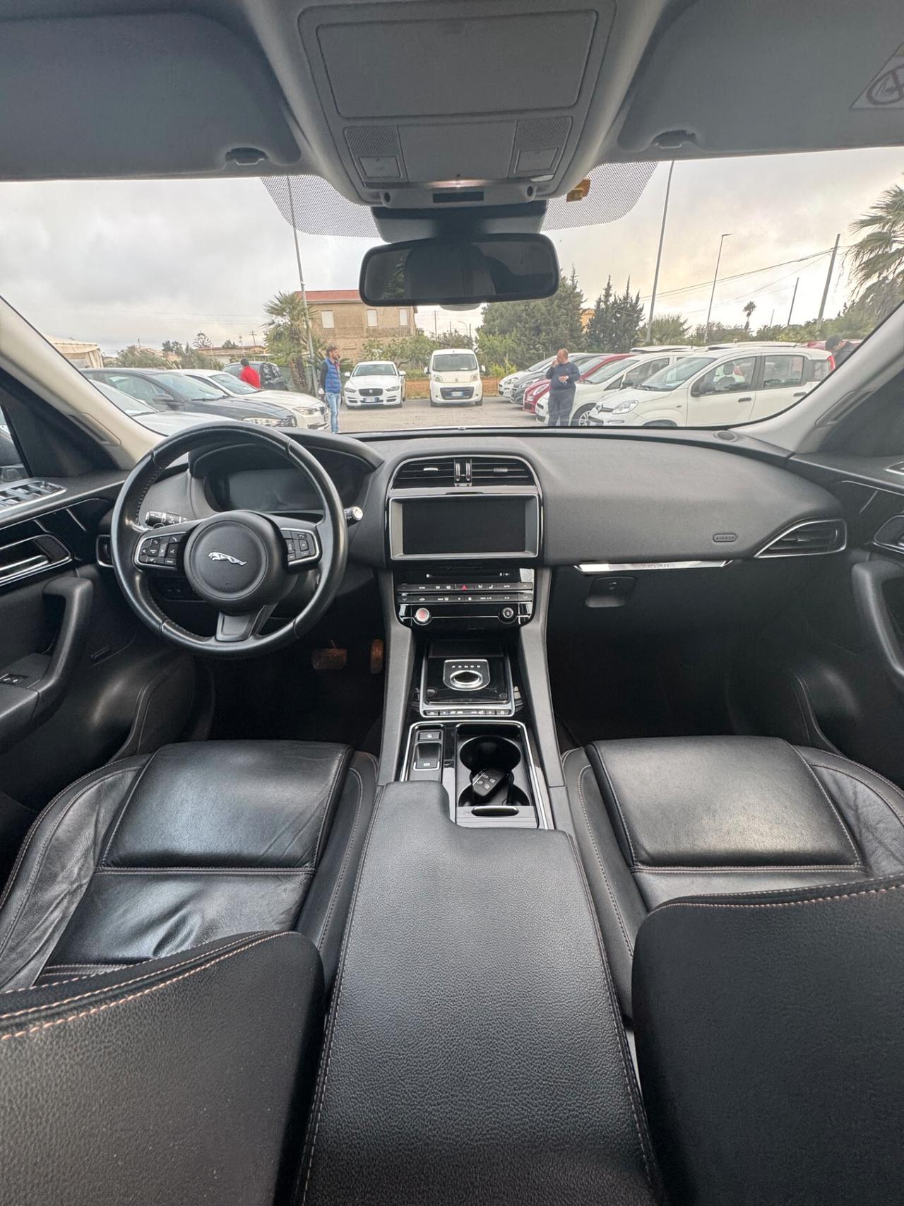 Jaguar F-Pace 2.0 D 180 CV Prestige