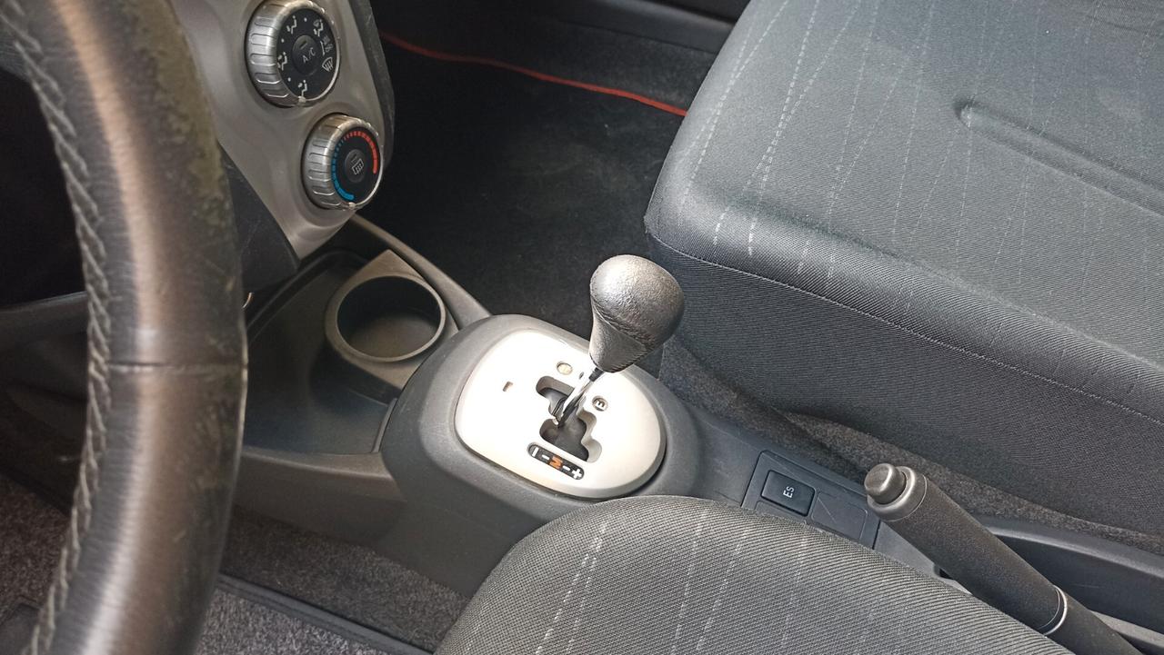 Toyota Yaris 1.4 D-4D 5 porte M-MT Sol automatica