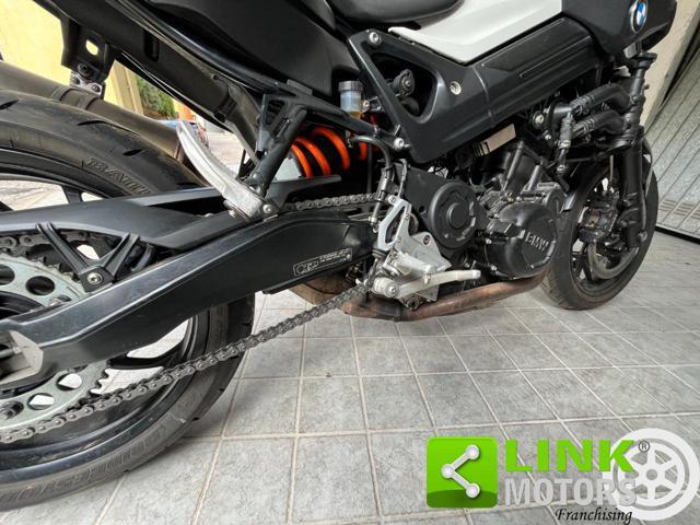 BMW F 800 R .
