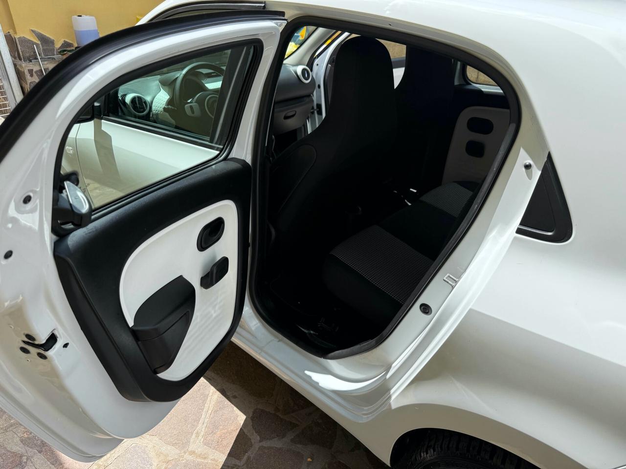 Renault Twingo euro 6 90000 km garanzia permute