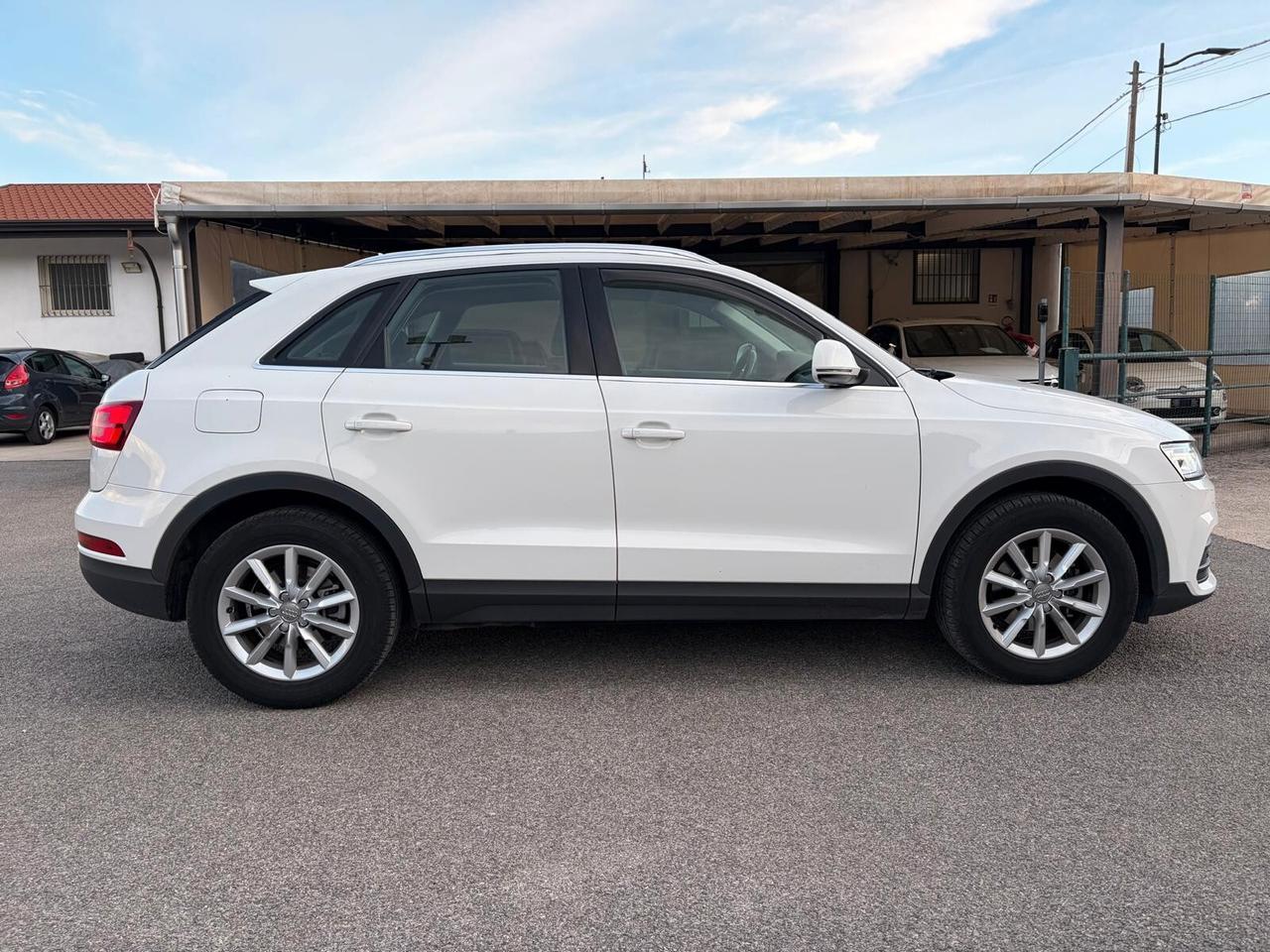 Audi Q3 2.0 TDI 120 CV Business