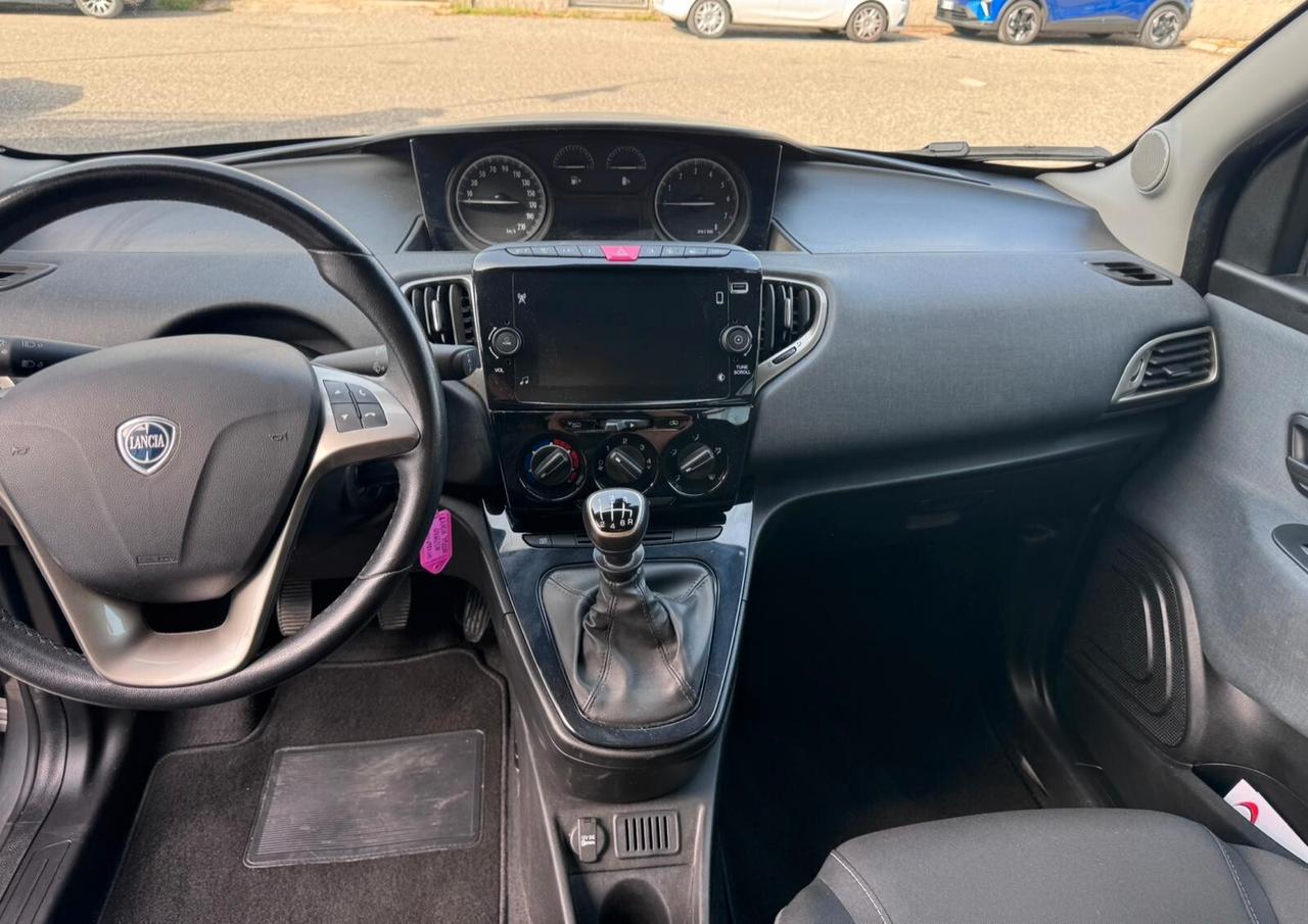 Lancia Ypsilon 1.0 FireFly 5 porte S&S Hybrid Gold