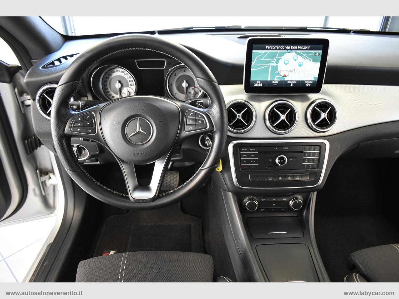 MERCEDES-BENZ CLA 200 d Automatic Premium Dark Night
