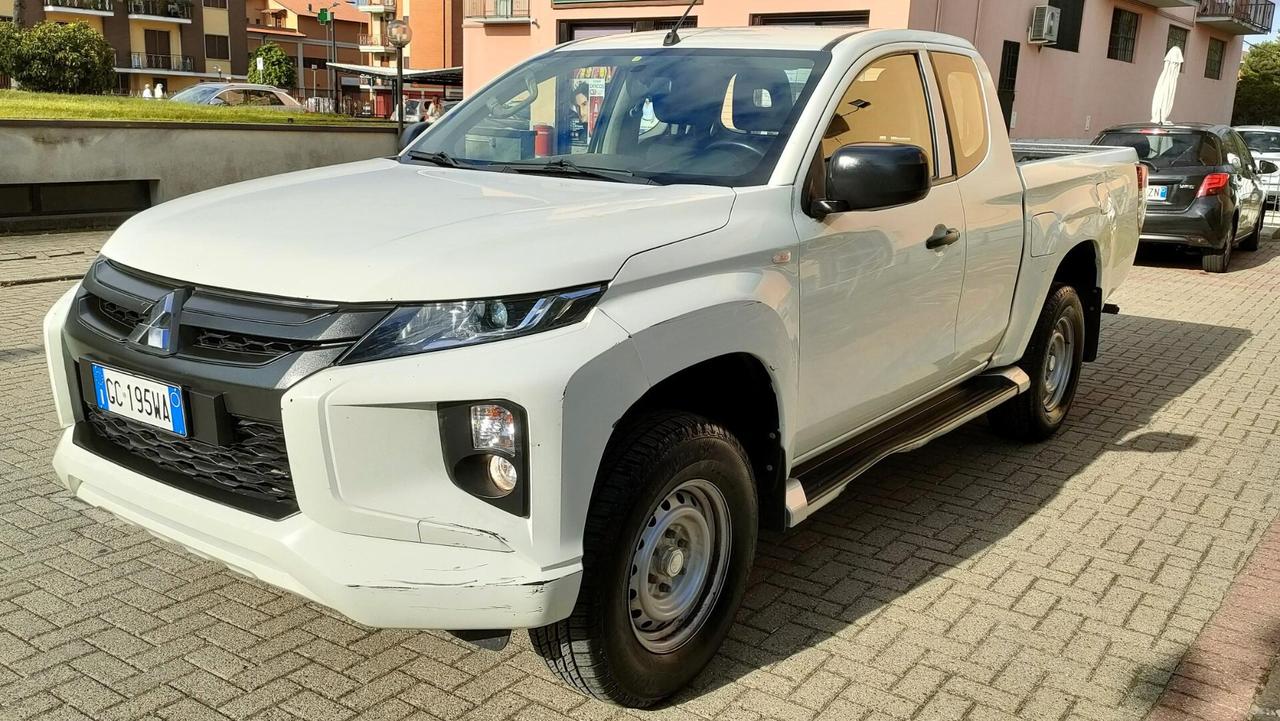 Mitsubishi L200 2.3 D Club Cab 4x4 Super Select Intense