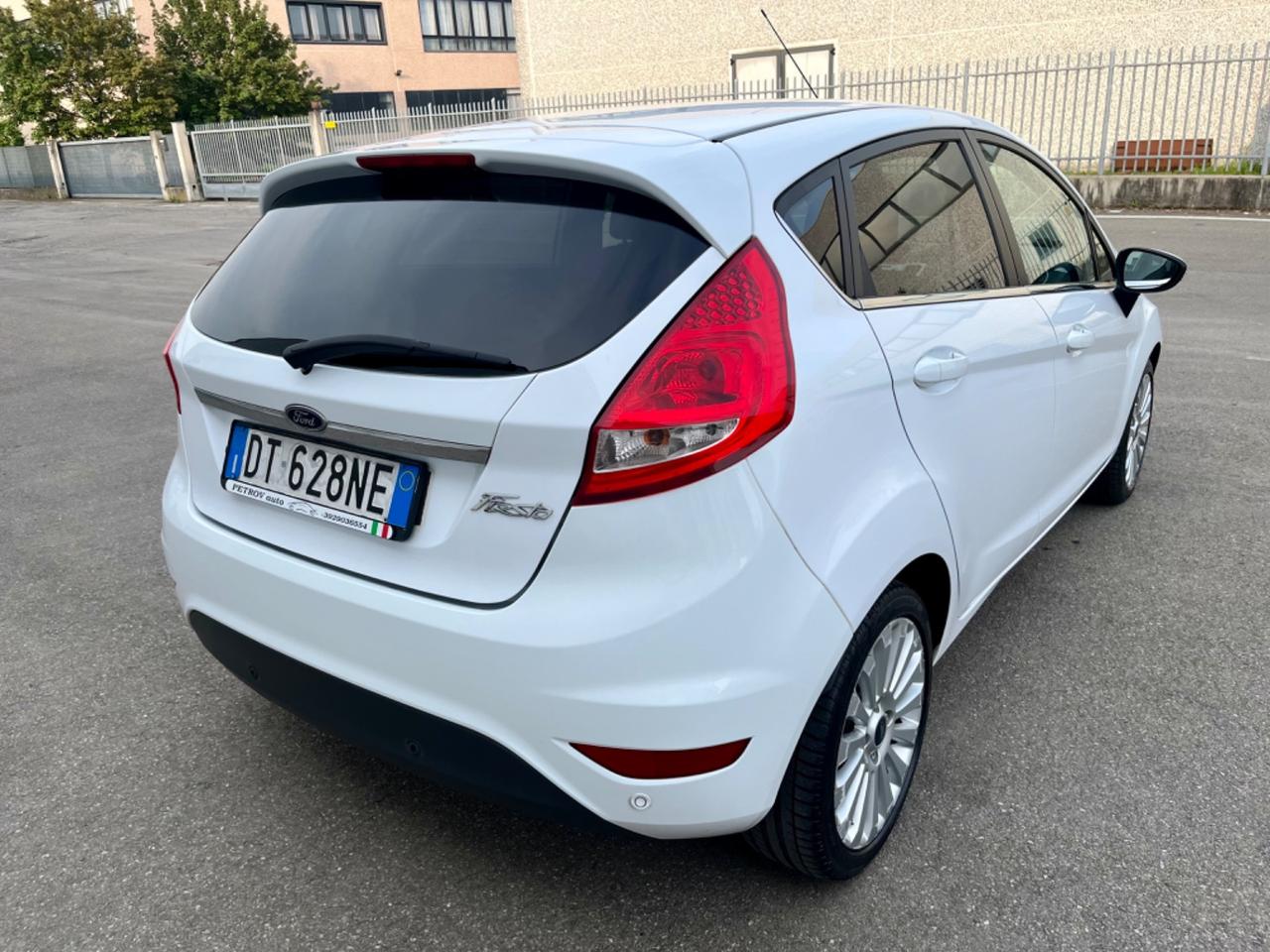 Ford Fiesta 1.2benz 2009 113.000km perfetta per neopatentati