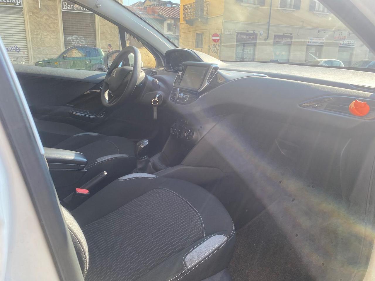 Peugeot 208 life #11893
