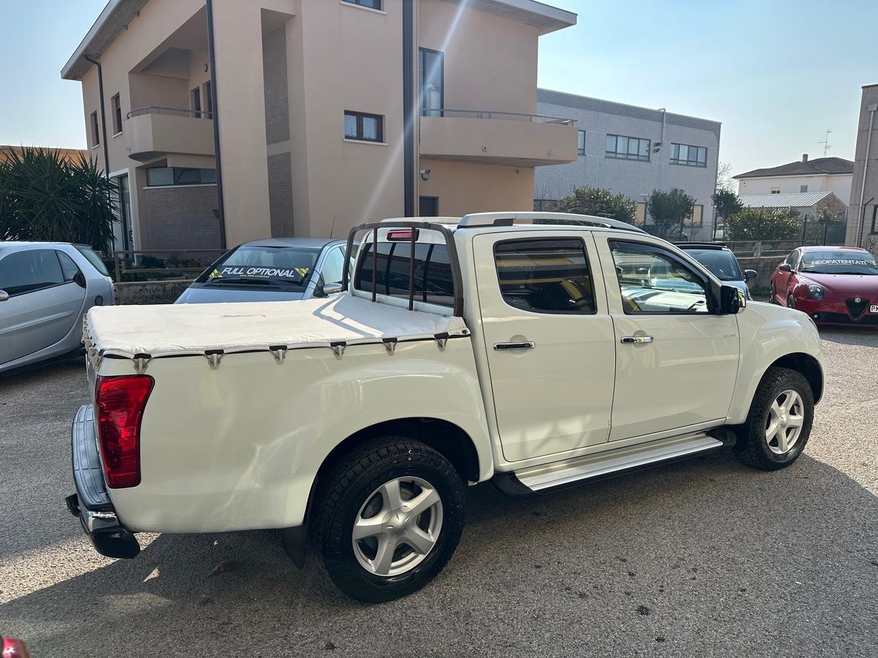 Isuzu D-Max 2.5 Space Cab Solar A/T 4WD