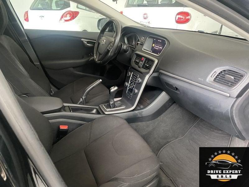 Volvo V40 D2 Geartronic R-Design Momentum