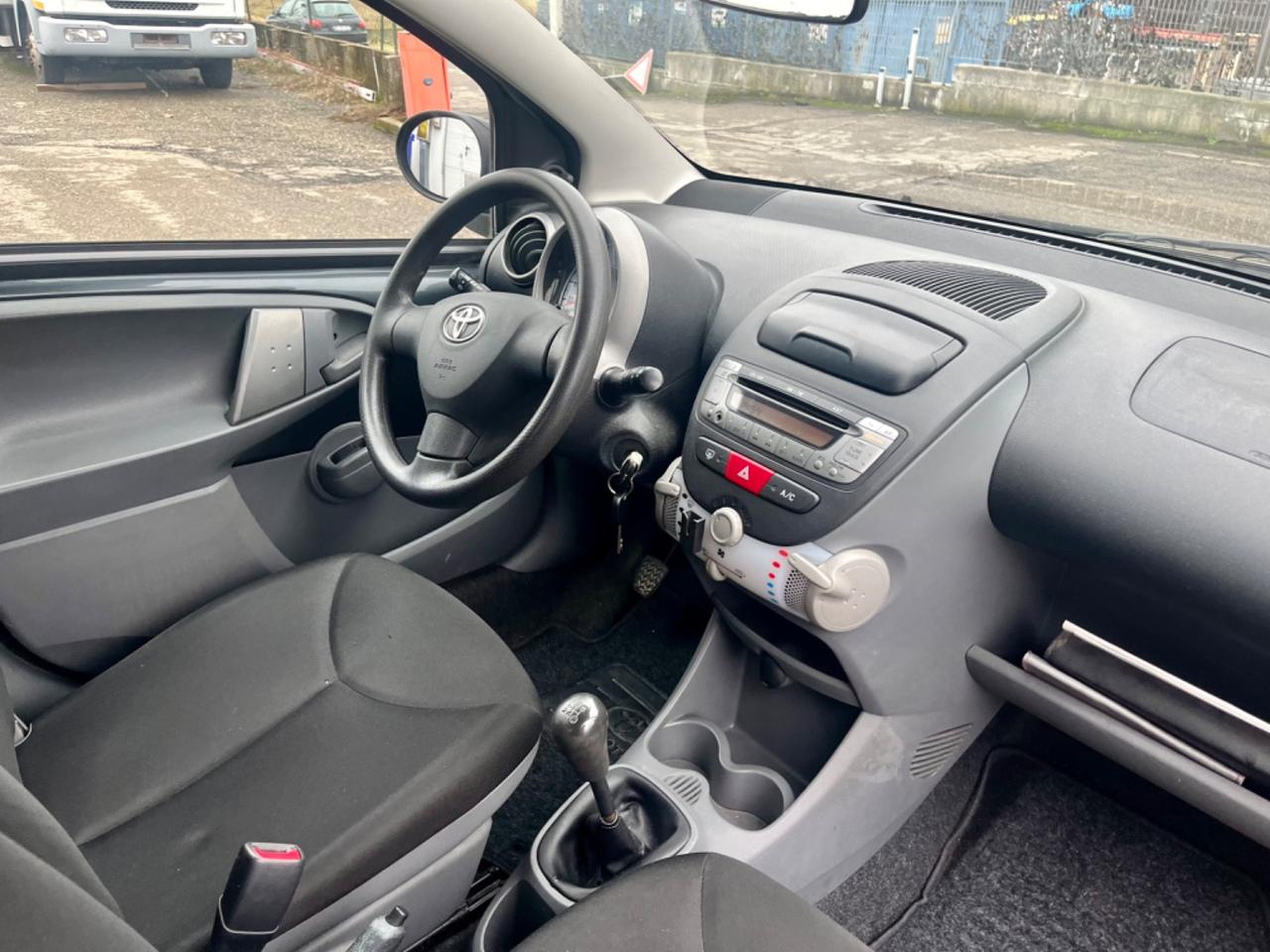 Toyota Aygo 1.0benz 2011 141.000km perfetta per neopatentati