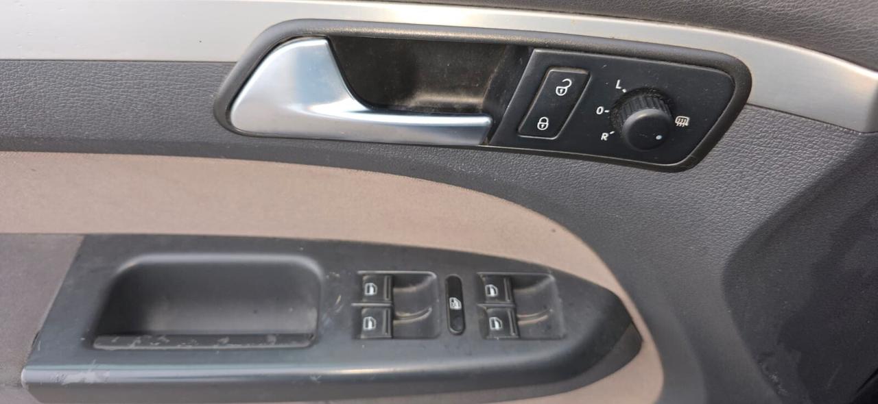 Volkswagen Touran 2.0 16V TDI Highline 5 posti neop