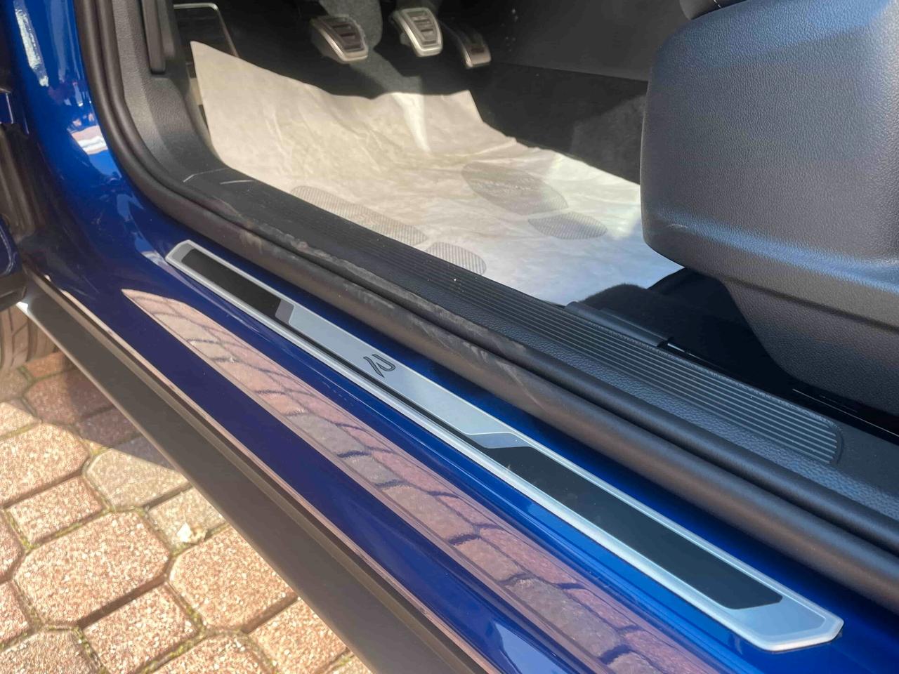 Volkswagen T-Roc 1.0 TSI 116 cv R-Line NEOPATENTATI