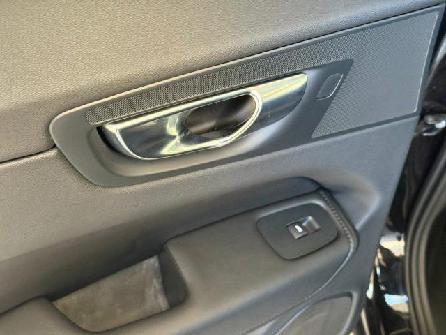 VOLVO XC60 B4 (d) AWD automatico Plus Dark