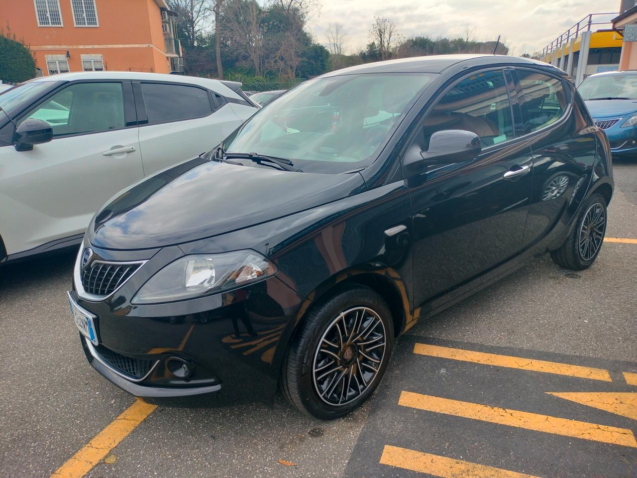 Lancia Ypsilon Hybrid Gold prezzo REALE