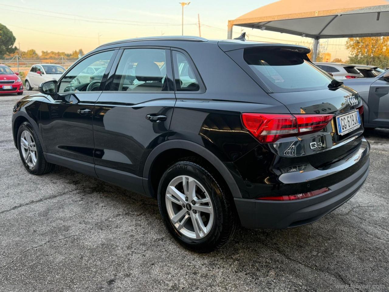 AUDI Q3 35 TDI Business