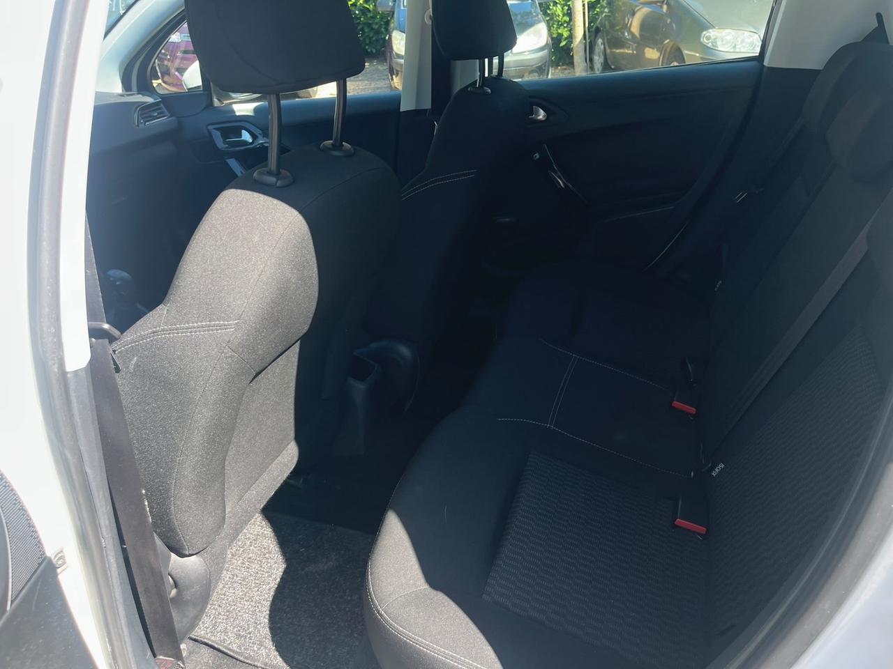 Peugeot 208 PureTech 82 5p. Allure