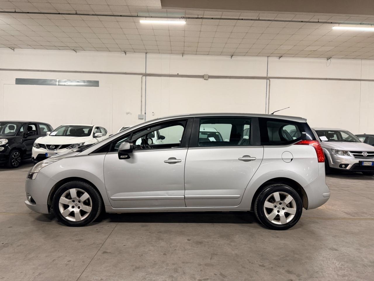 Peugeot 5008 1.6 e-HDi 112CV Stop&Start cambio robotizzato Active