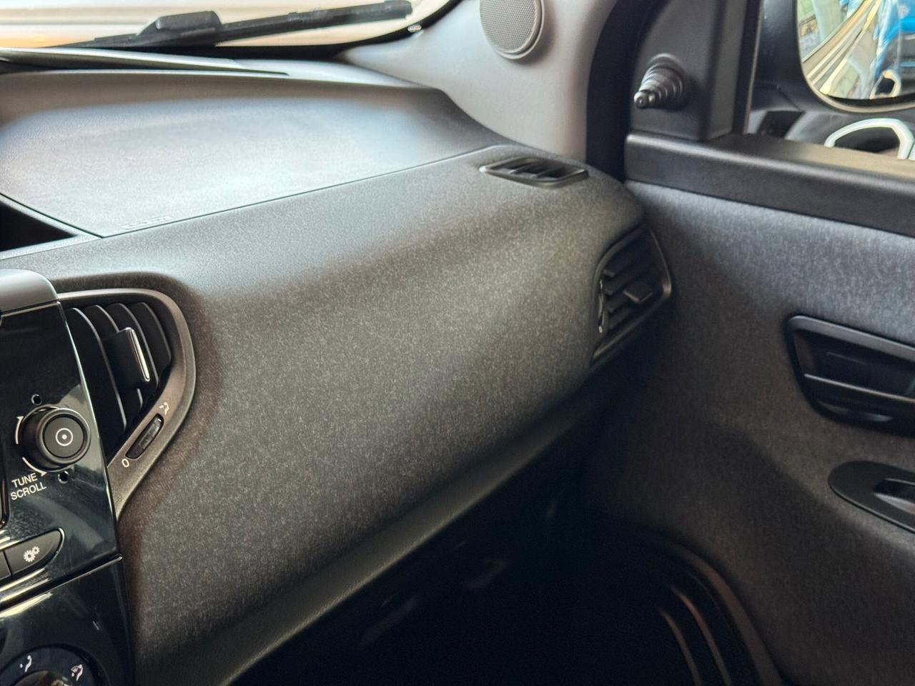 Lancia Ypsilon 1.0 FireFly 5 porte S&S Hybrid Ecochic Silver
