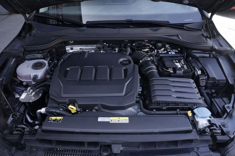 Volkswagen Golf Volkswagen Golf 2.0 TDI 150 CV DSG SCR Variant R-Line PROMOZIONE Unicoproprietario