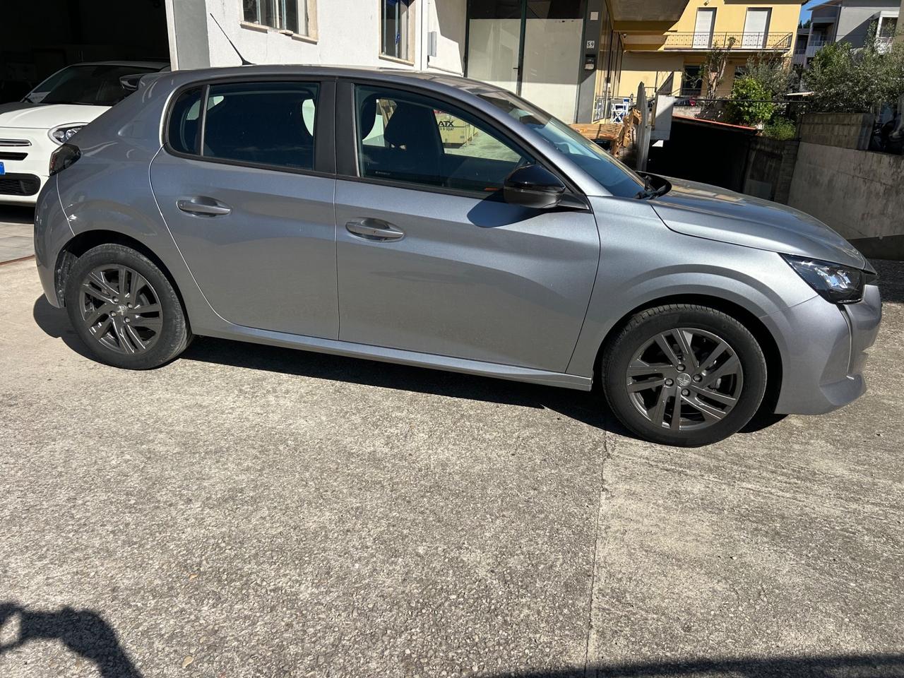 Peugeot 208 PureTech 75 “ PARI AL NUOVO 32.000 KM”