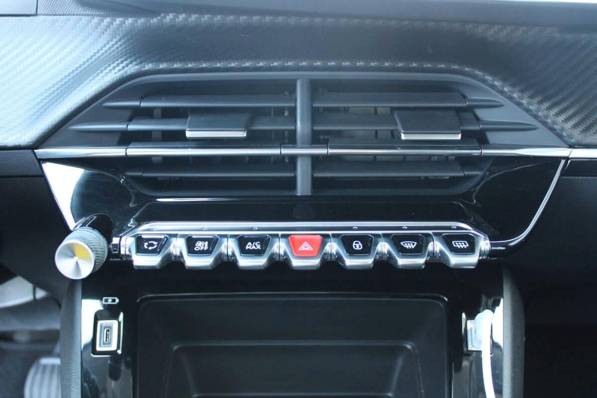 Peugeot 208 1.2 puretech Active s&s 75cv con Navi e CarPlay