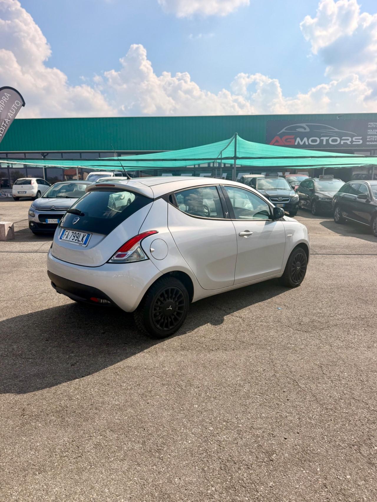 Lancia Ypsilon 1.2 69 CV 5 porte Platinum