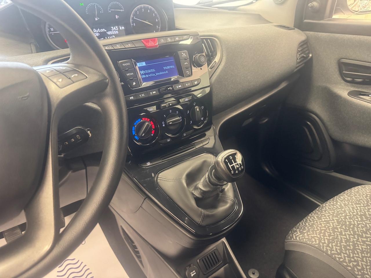 Lancia Ypsilon 1.0 FireFly 5 porte S&S Hybrid Silver