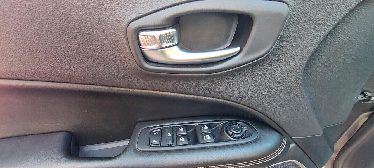 JEEP COMPASS 2WD LONGITUDE 1,6 DIESEL 120 CV RETROCAMERA NAVIGATORE TELEFONO FULL FULL