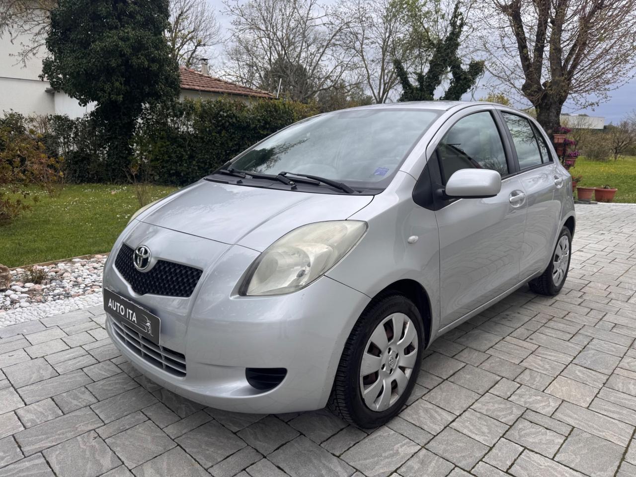 Toyota Yaris 1.0 5 porte Sol OK NEOPATENTATI