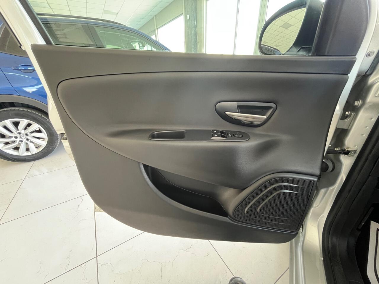 Lancia Ypsilon 1.2 69 CV 5 porte 39000 KM