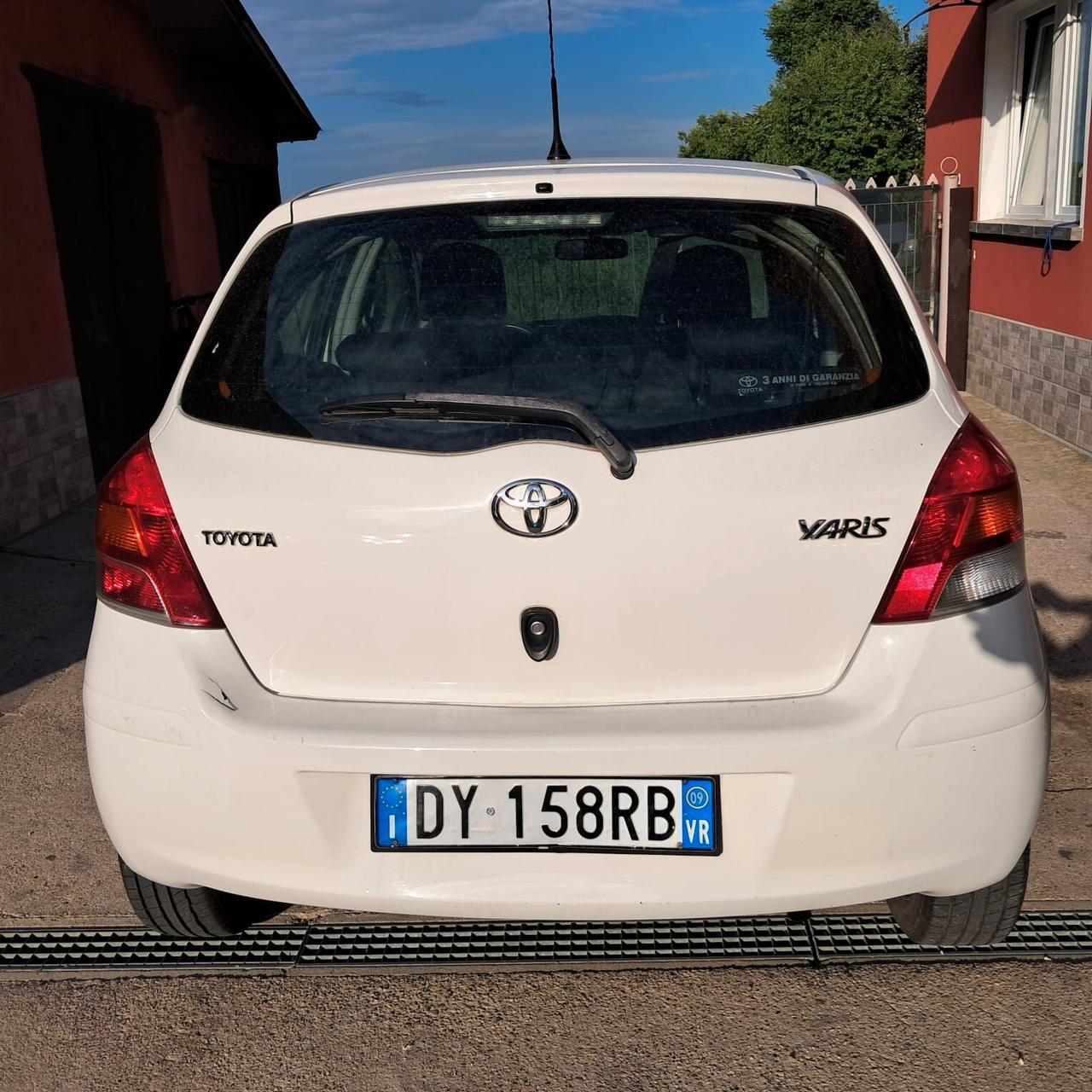 Toyota Yaris 1.0 benz 5 porte Luxury pack neopatentati