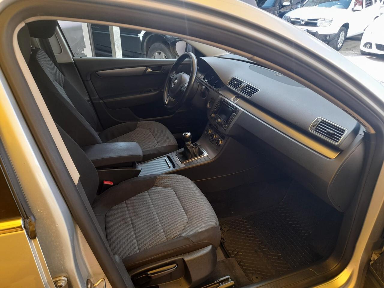 Volkswagen Passat 1.6cc diesel 12 mesi garanzia-2012