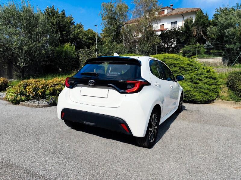 TOYOTA Yaris 4ª serie Yaris 1.0 5 porte Trend