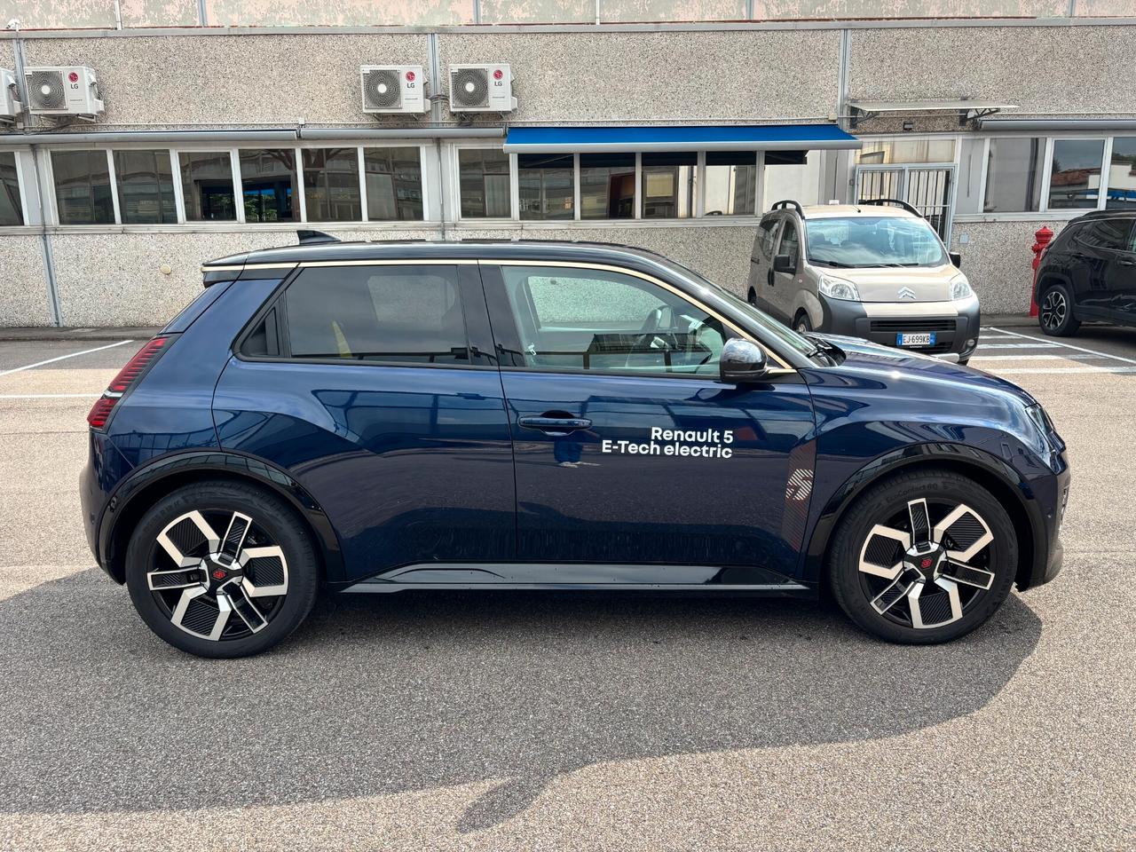 Renault 5 E-Tech Electric Blu