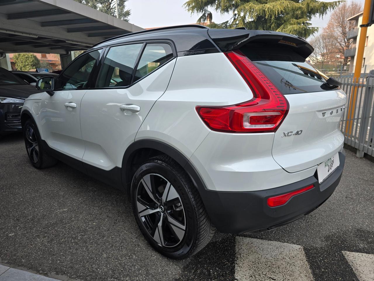 Volvo XC40 1.5 T4 Phev R-design AUT. TETTO/SERVICE VOLVO!