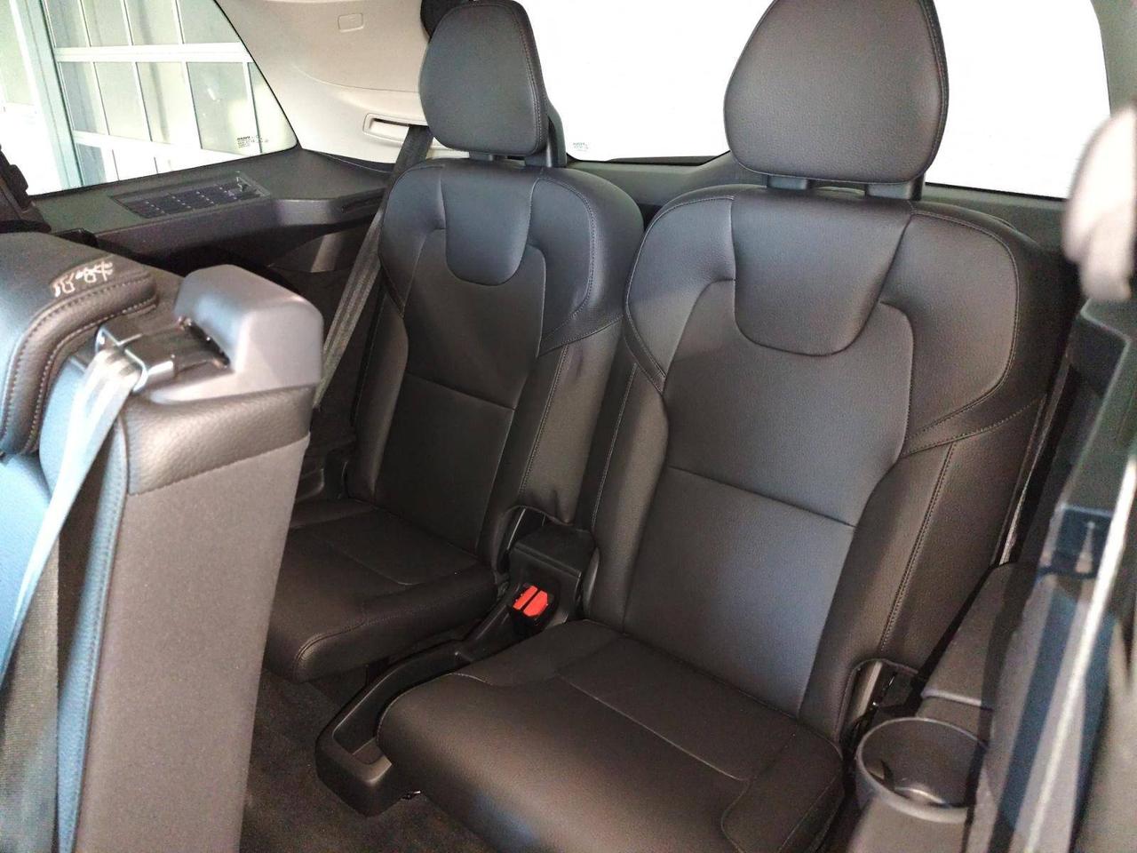 Volvo XC90 2.0 t8 phev R-design awd 303cv 7 Posti