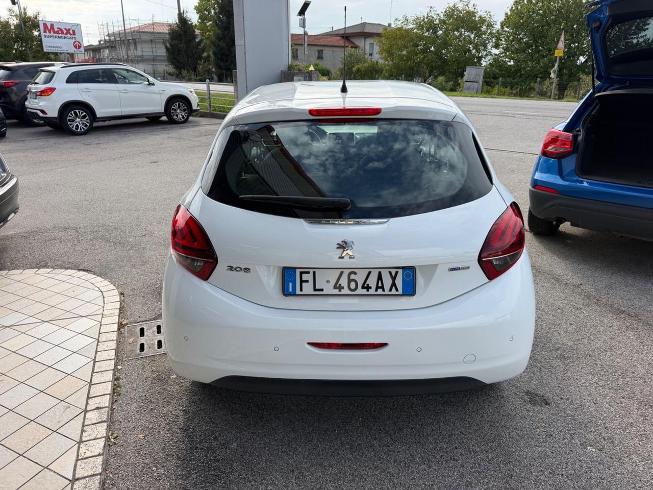Peugeot 208 1.2 benzina Neopatentati