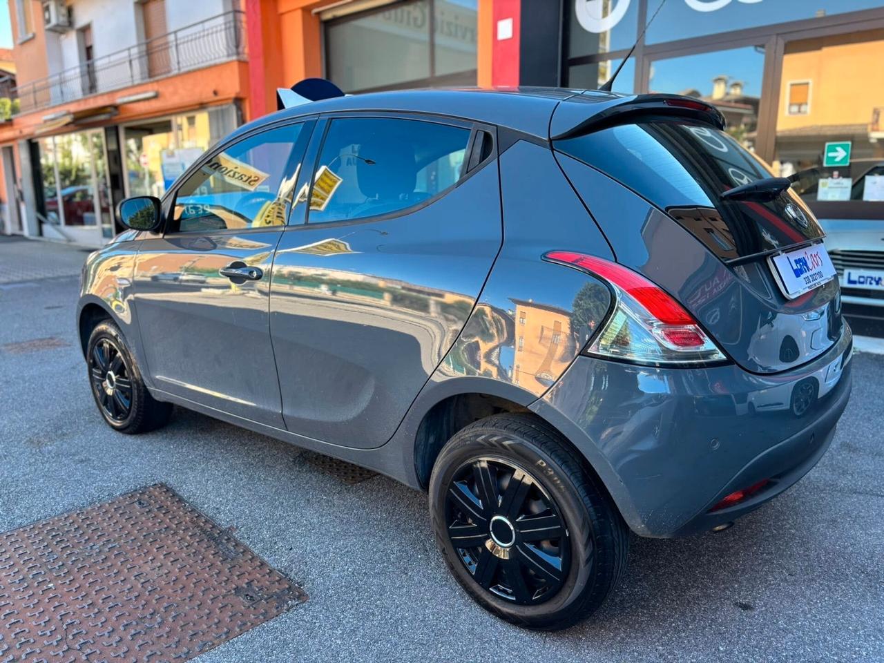 Lancia Ypsilon 0.9 TwinAir 85 CV 5 porte Metano Ecochic Gold NEOPATENTATI