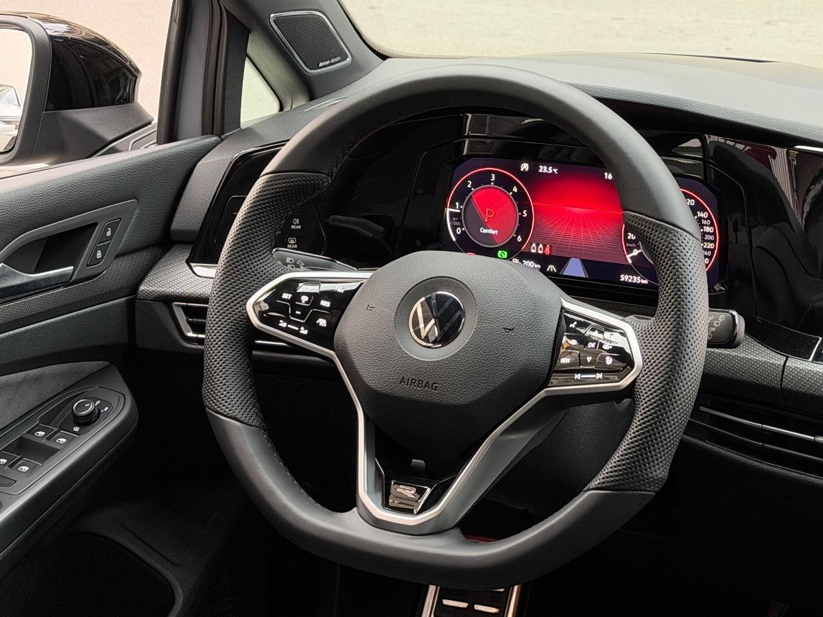 Volkswagen Golf 8 R-line 2.0 TDI 150 CV