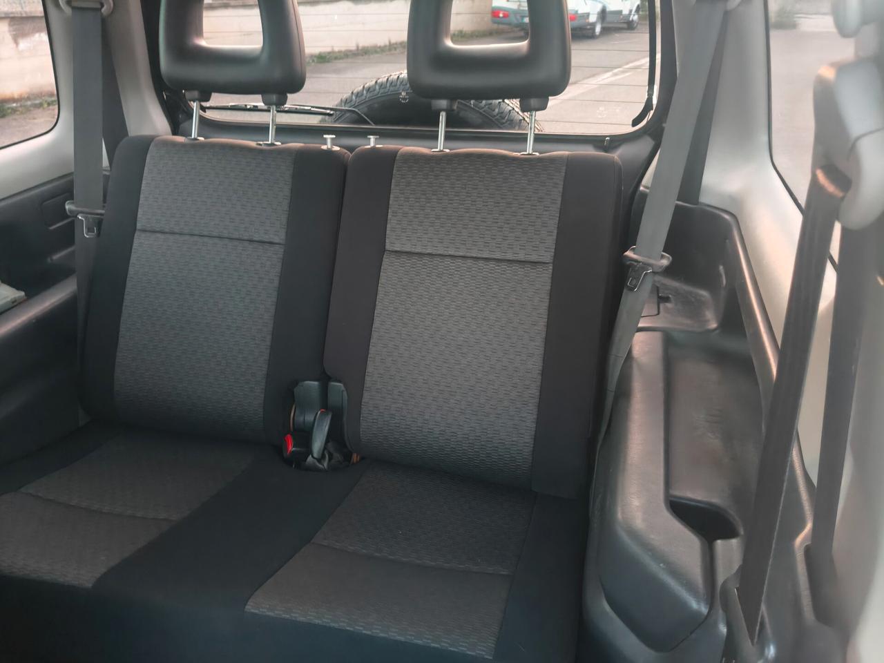 Suzuki Jimny 1.5 DDiS 4WD 06 SOLO 146.000 KM