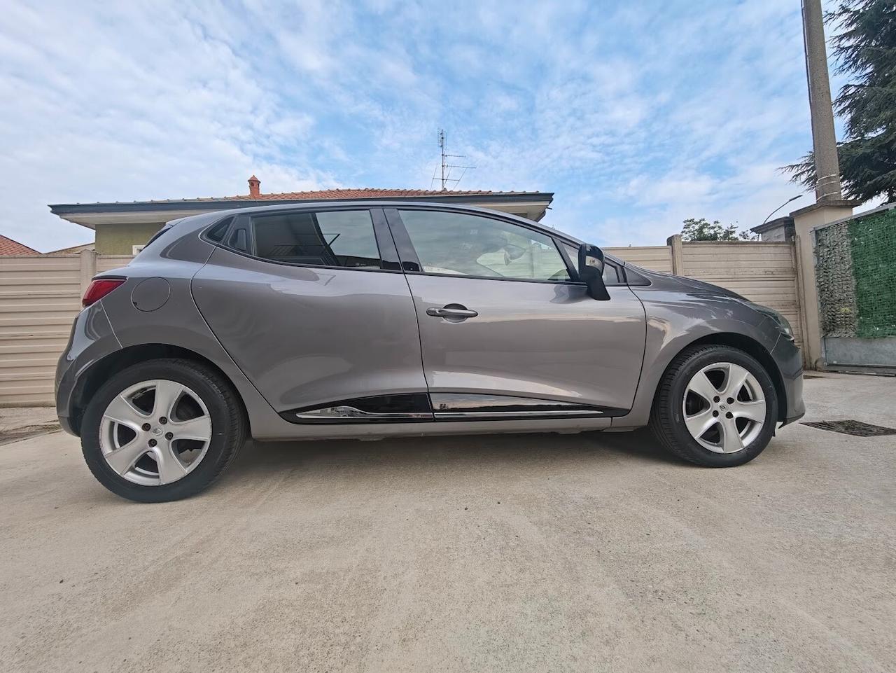 Renault Clio 1.2 75CV 5 porte ESENZIONE BOLLO!