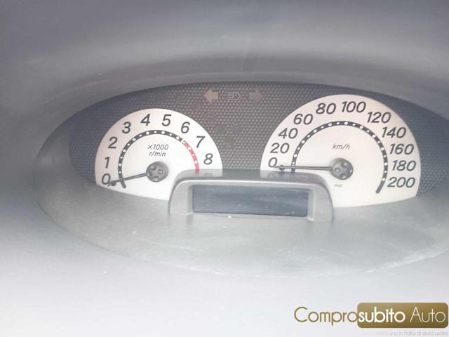 TOYOTA Yaris 1.0i 16V cat 5 porte Sol