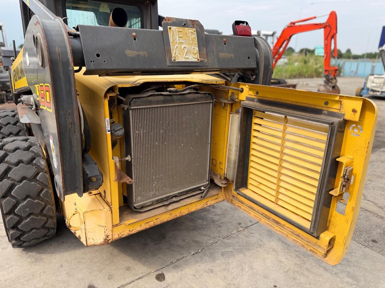Mini pala gommata NEW HOLLAND LS180