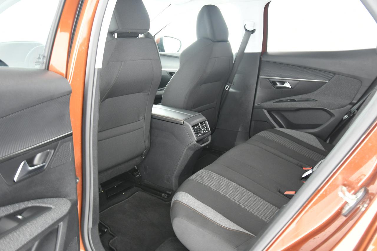 PEUGEOT 3008 1.5 bluehdi Business s&s 130cv eat8 APP CONNECT+NEOPATENTATI