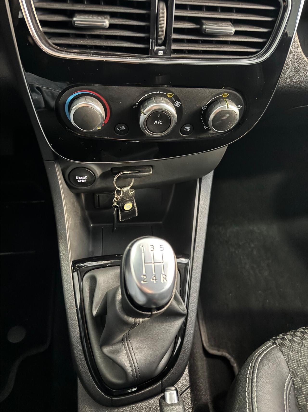 Renault Clio TCe 12V 75 CV 5 porte Moschino Intens