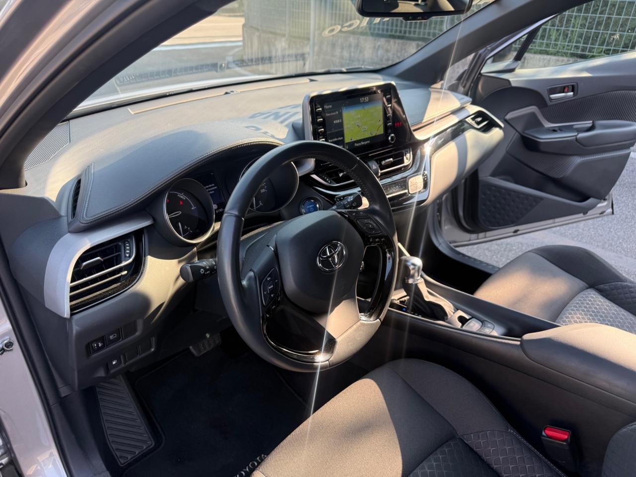 Toyota C-HR 1.8 Hybrid E-CVT Active